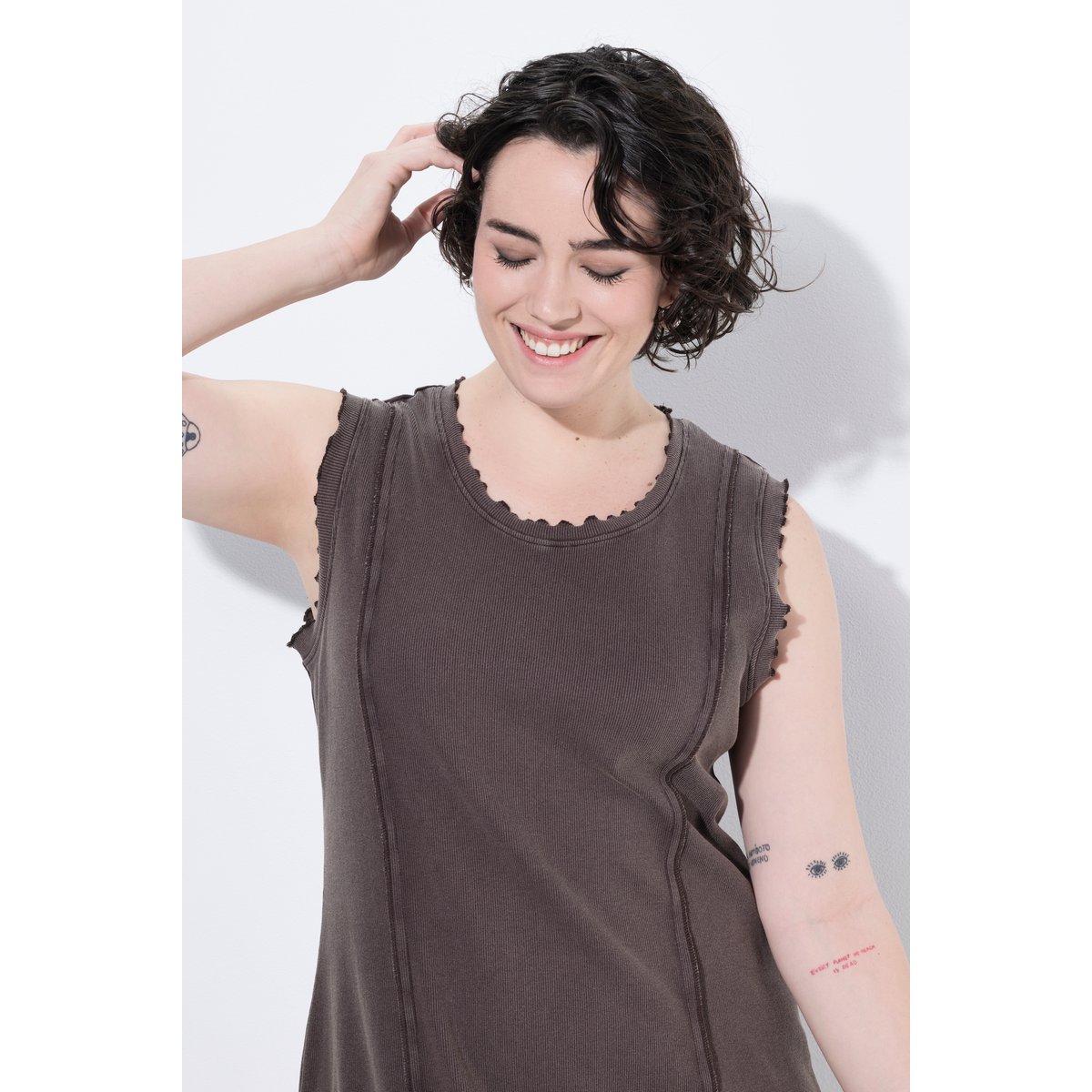 Robe en jersey côtélé, modèle sans manches acajou, ULLA POPKEN