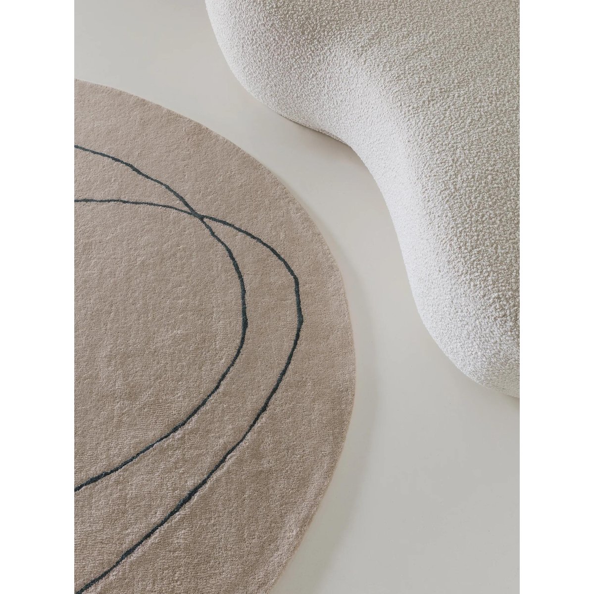 Tapis de laine tufté main SHAPE crème, BENUTA