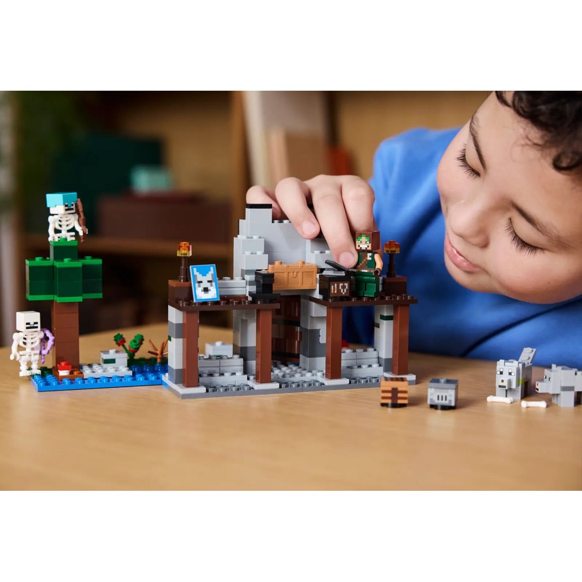 LEGO Minecraft - La forteresse du loup 21261 - Aventure et Exploration multicolore, LEGO