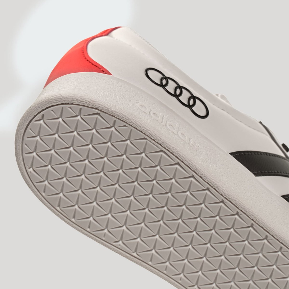 Chaussure Vl Court Audi Revolut F1 Team Chaussure Vl Court Audi Revolut F1 Team chalk pearl / utility black / hi-res red, adidas Performance