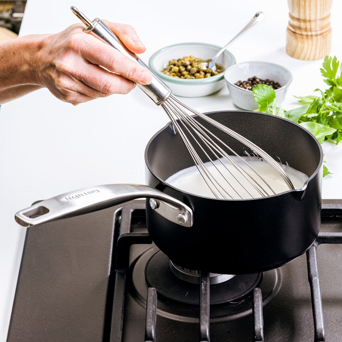 Casserole 16 cm avec bec verseur aluminium forgé revêtement céramique-Copenhagen noir, GREENPAN