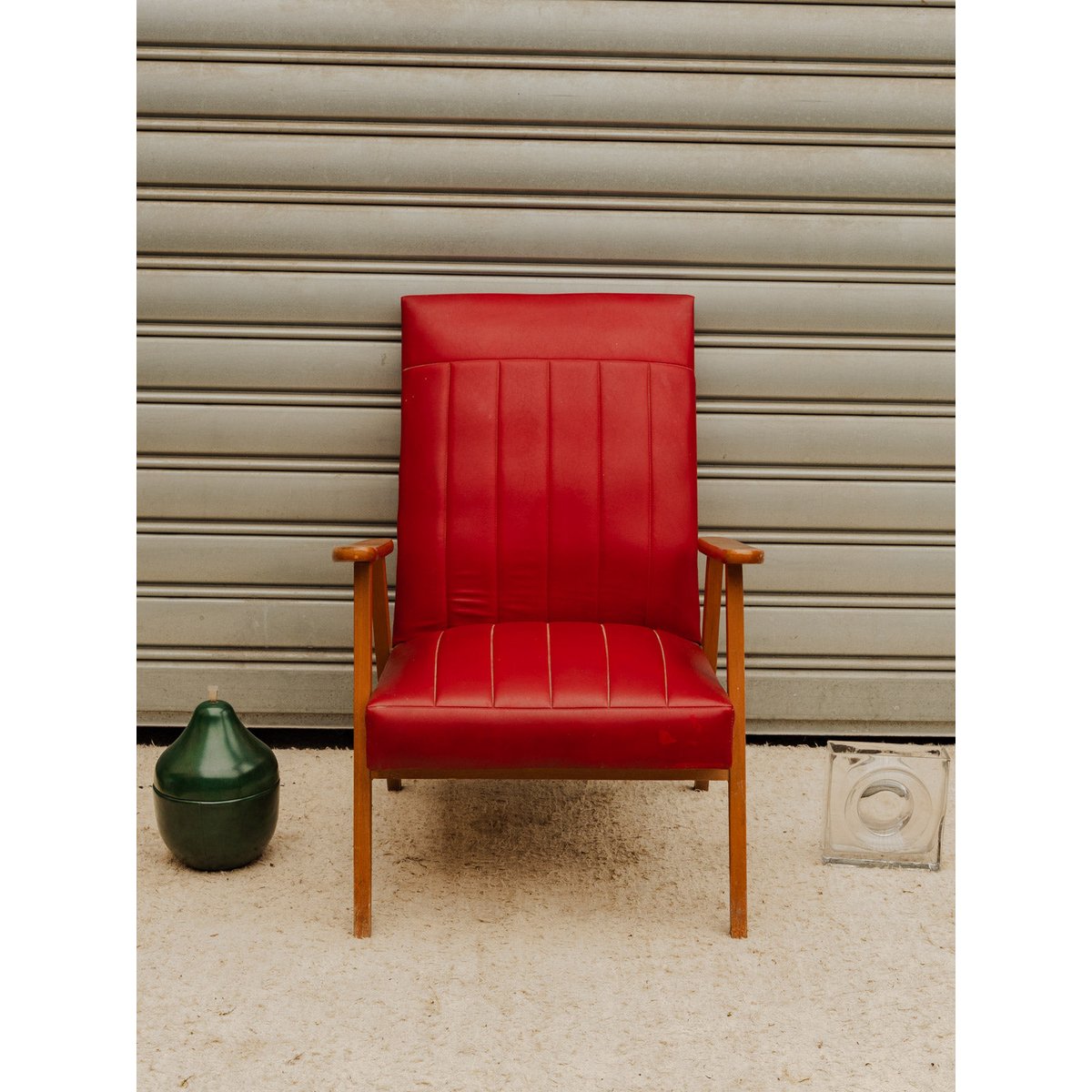 Fauteuil en bois et cuir rouge Jakob N°1443 - Bon état bois foncé, DEBONGOUT