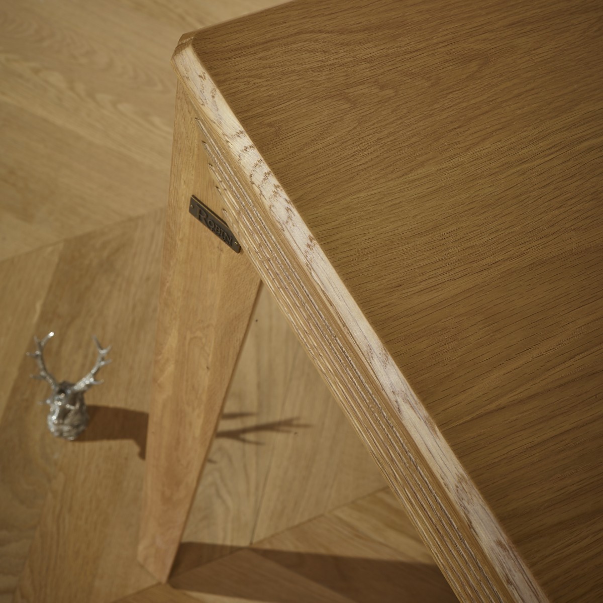 Table carrée en chêne 8 couverts TAYLOR beige, ROBIN DES BOIS