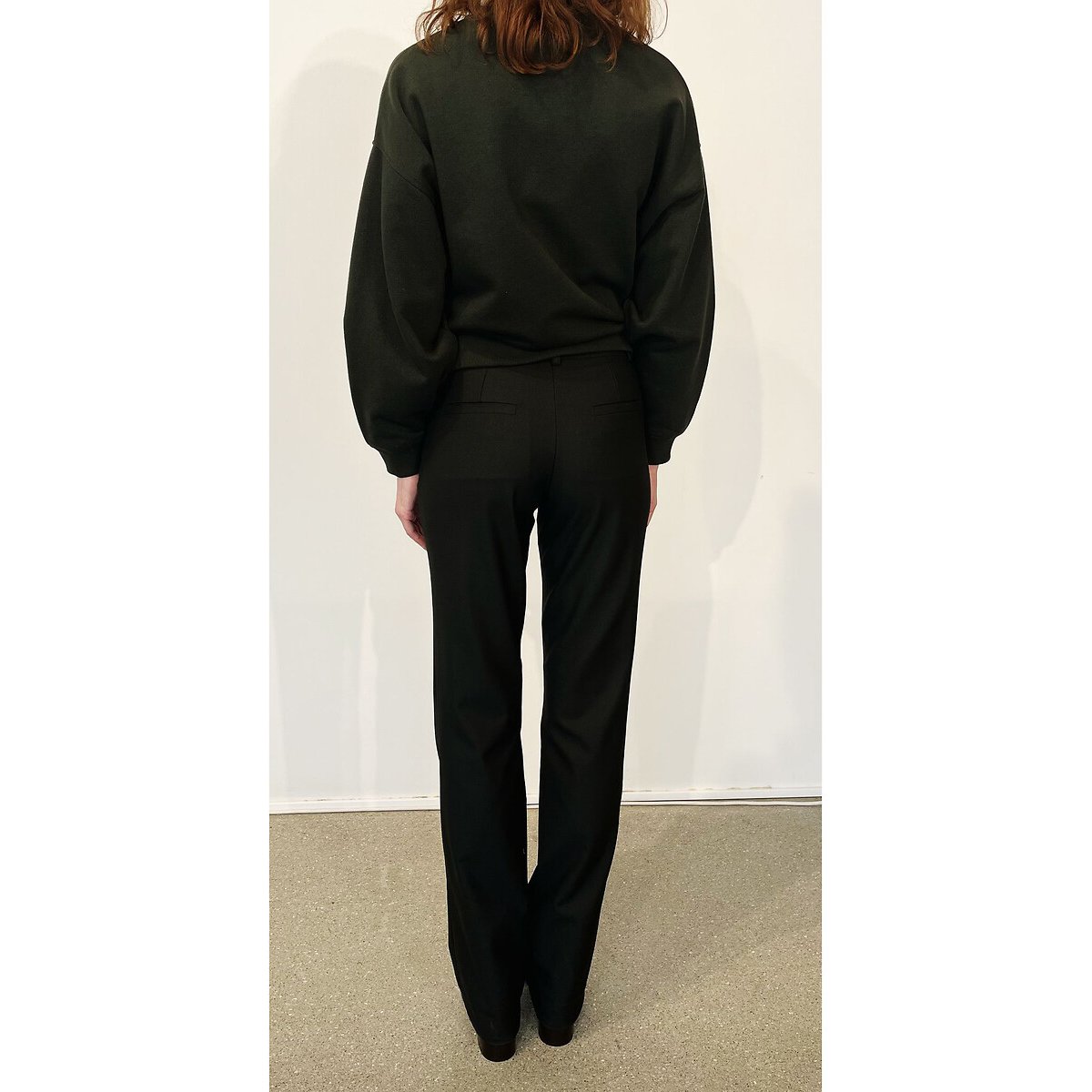 Pantalon droit légèrement évasé, ELSKE noir, SESSUN
