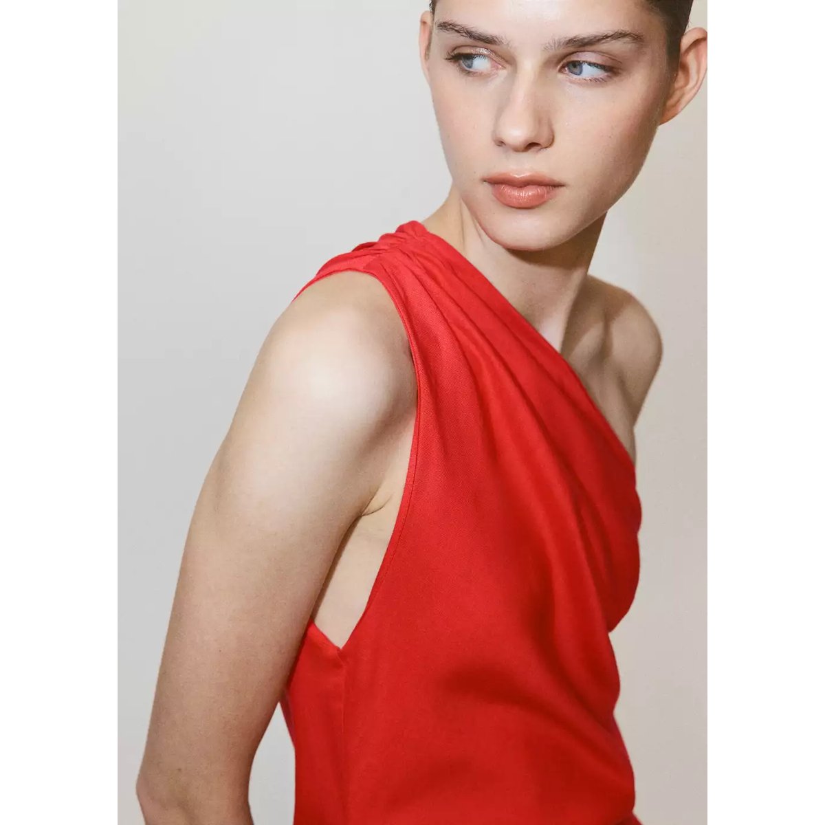 Robe asymétrique froncée orange, MANGO
