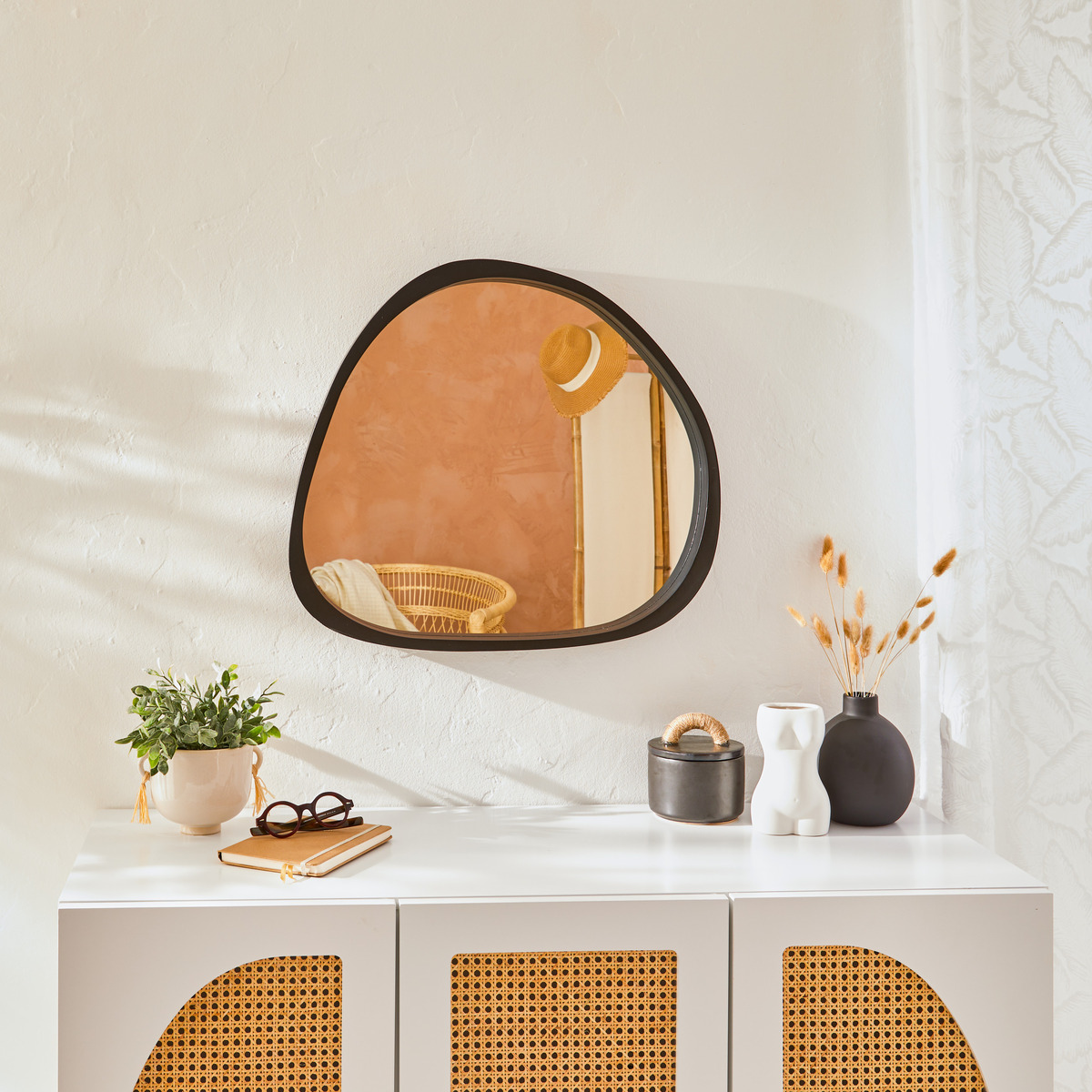 Miroir mural forme organique bois teinté WAYNE noir, ATMOSPHERA