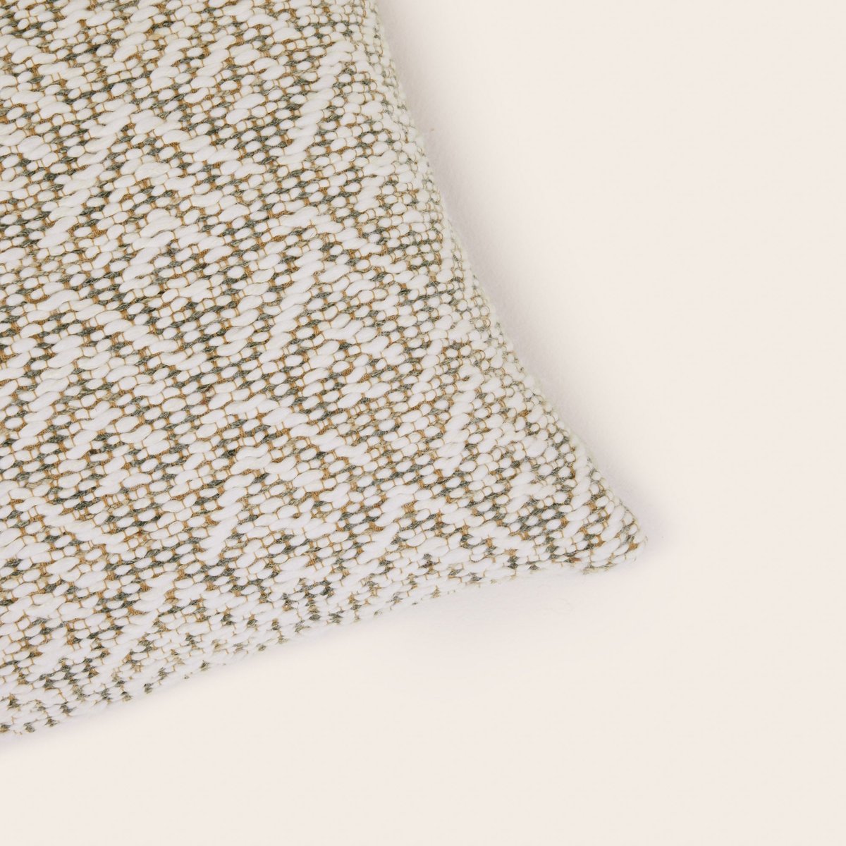 housse de coussin en Jacquard au motif géométrique texturé EREBUS ivoire et grisé, MADURA