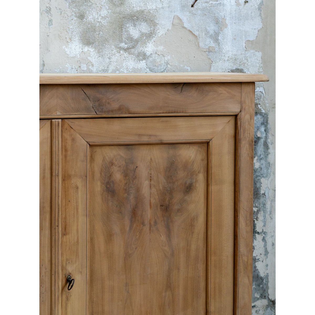 Buffet haut en bois Gilbert N°1915 - Bon état bois clair, DEBONGOUT