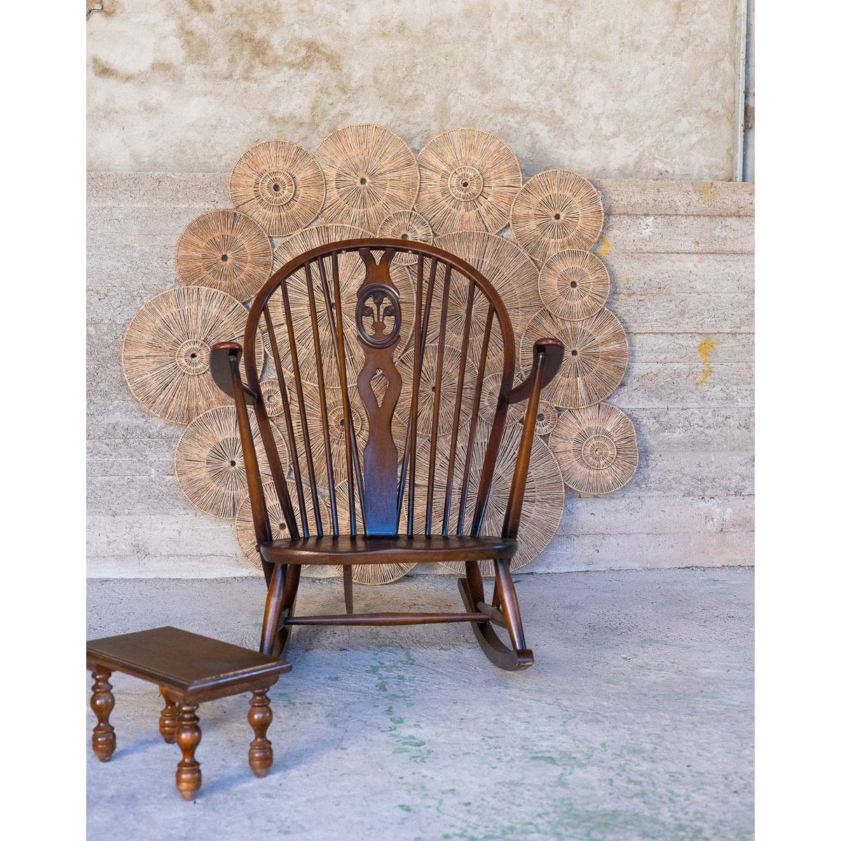 Rocking-chair anglais en hêtre Alibert N°101 - Bon état bois foncé, DEBONGOUT