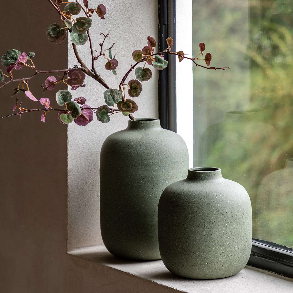 Goa 21cm Cast Metal Vase green, ÉDITÉ
