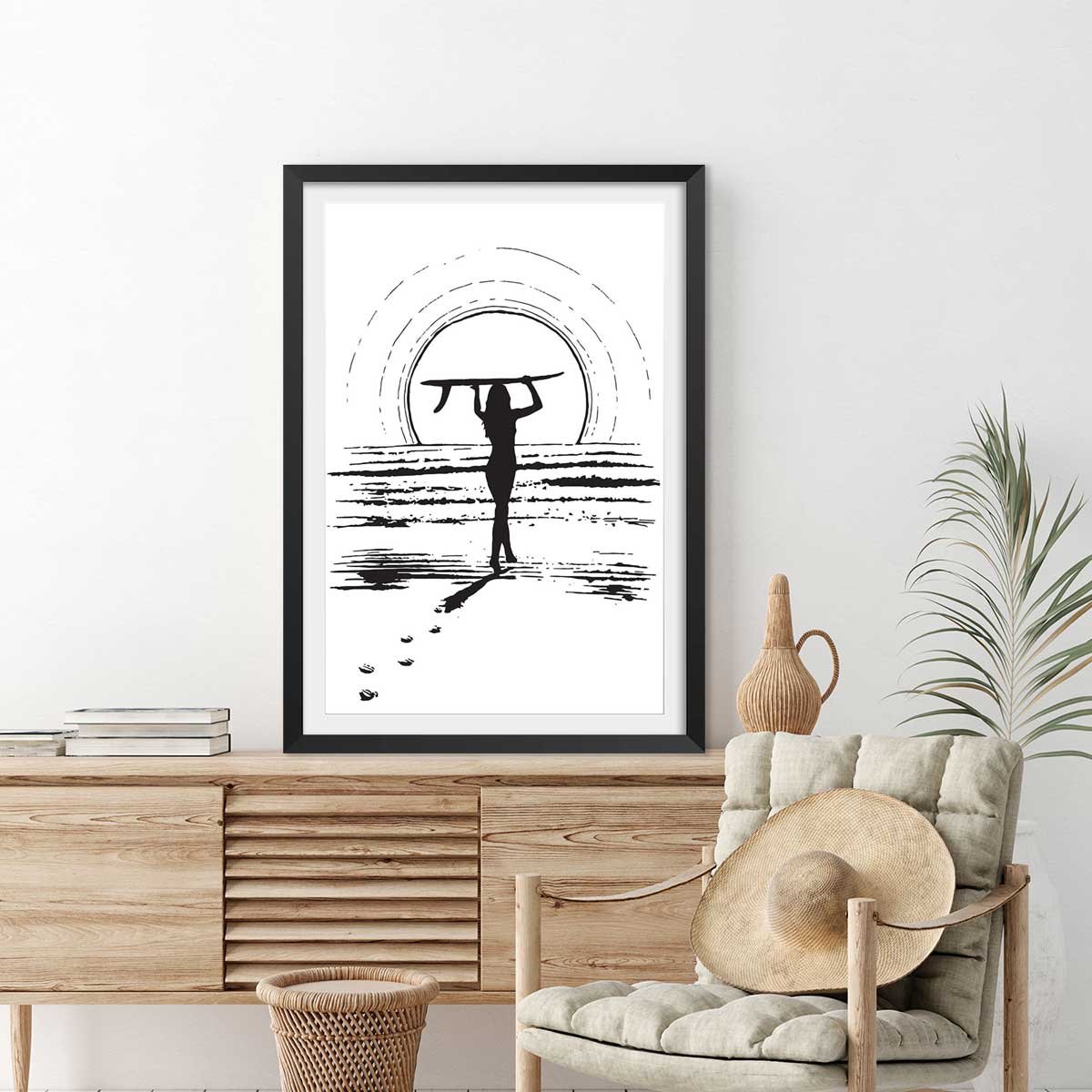 Poster surfeuse sunset affiche + cadre en bois - noir, HEXOA
