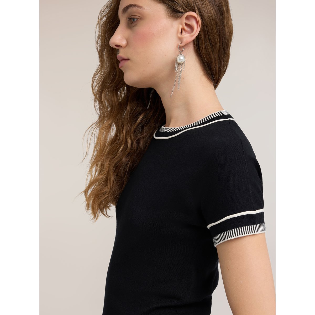 Pull en maille unie avec bords contrastants noir, MOTIVI