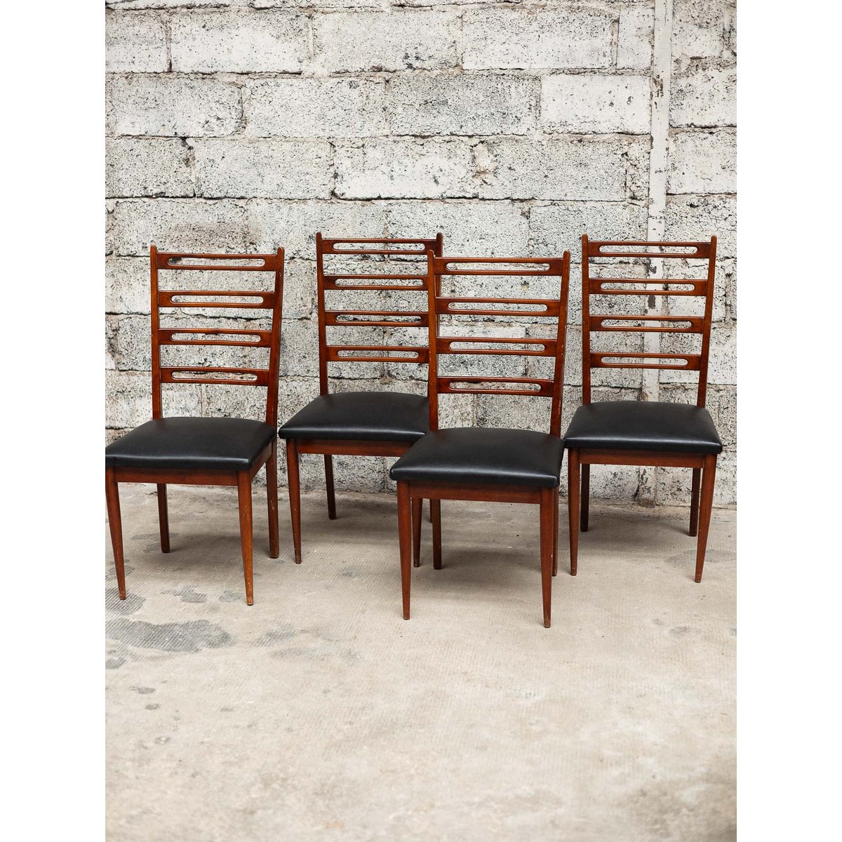 Lot de 4 chaises scandinaves Alma N°1723 - Bon état bois foncé, DEBONGOUT