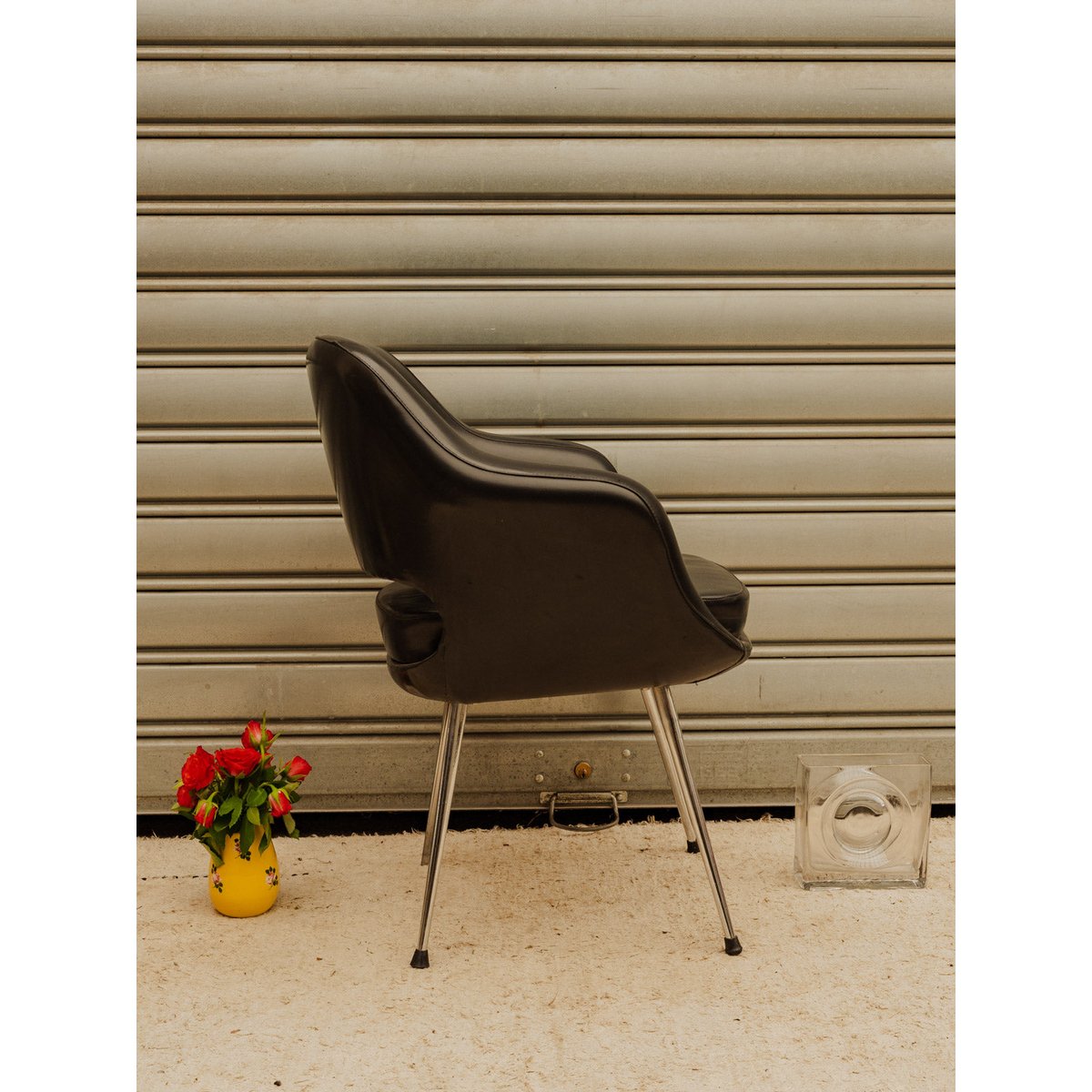 Fauteuil en cuir noir Jakob N°1446 - Bon état argenté, DEBONGOUT