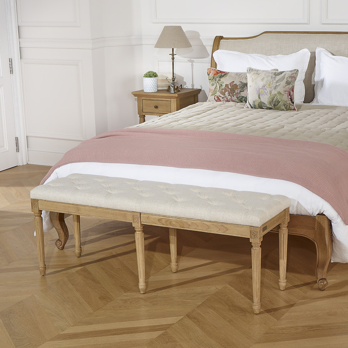 Banc capitonné style shabby chic en hévéa et tissu effet lin MARCEAU lin, ROBIN DES BOIS