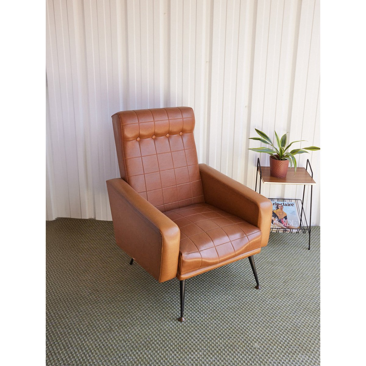 Fauteuil en skaï Jakob N°1321 - Bon état marron, DEBONGOUT