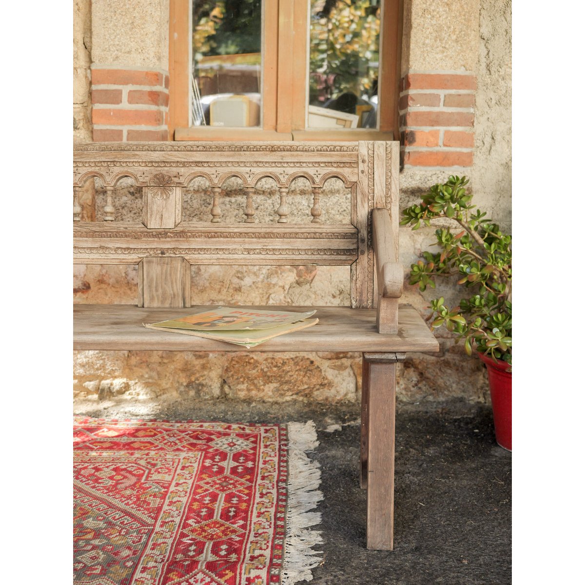 Grand banc aux arcades sculptées Antoine N°526 - Bon état bois clair, DEBONGOUT