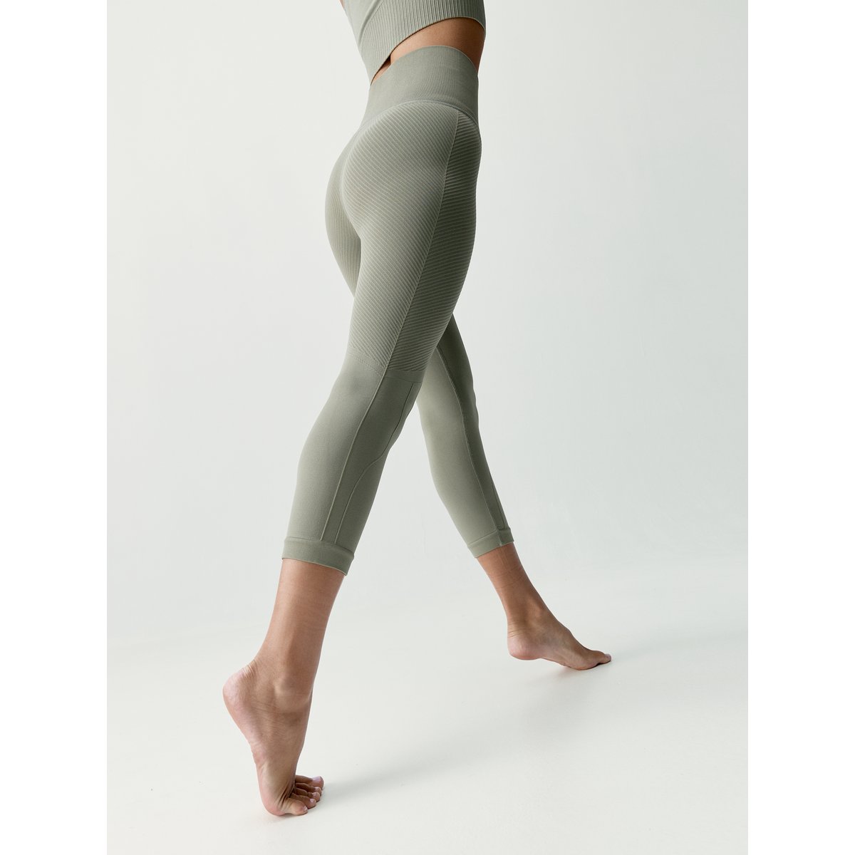 Legging de sport Capri Seamless DEVIKA vert clair, BORN