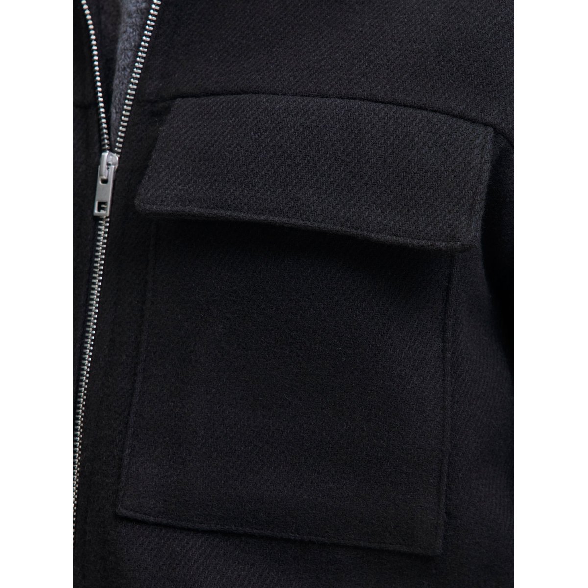 Veste black, aprel