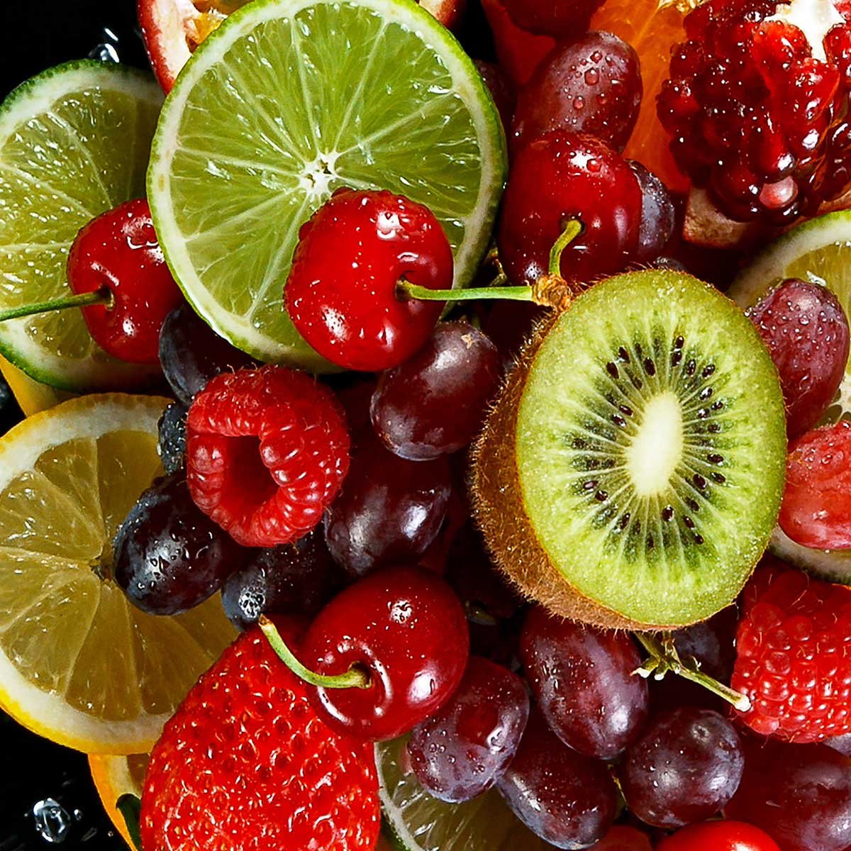 Affiche encadrée jus de fruits colorés affiche + cadre en métal - noir, HEXOA