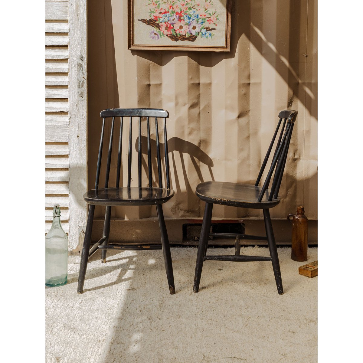 Lot de 3 chaises en bois noir Claude N°1257 - Bon état noir, DEBONGOUT