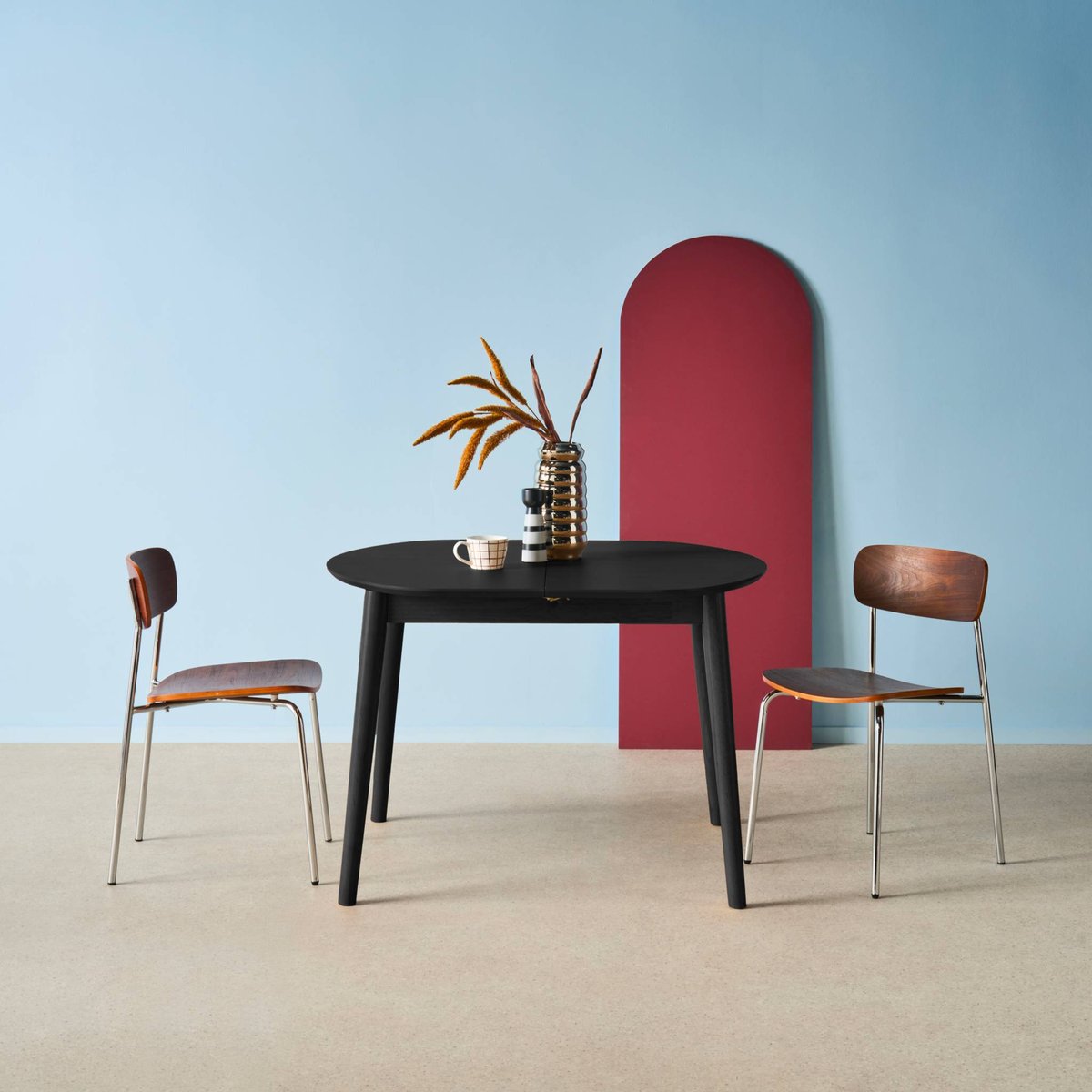 Table à manger ovale extensible bois d'hévéa et placage chêne 4-6 places LISA noir, SWEEEK