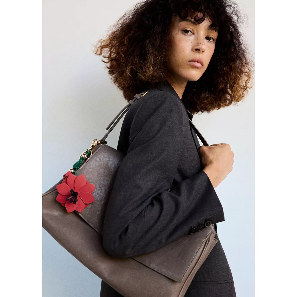 Porte-clés avec breloque fleur rouge, MANGO