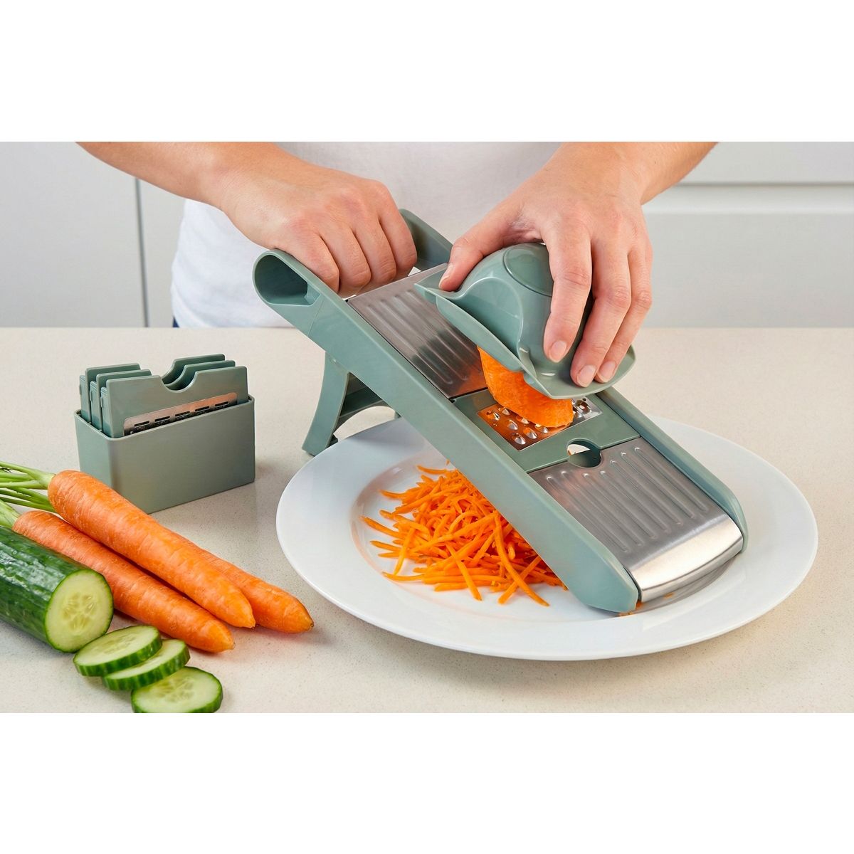 Mandoline multifonction vert sauge couleur unique, ESSENTIEL B