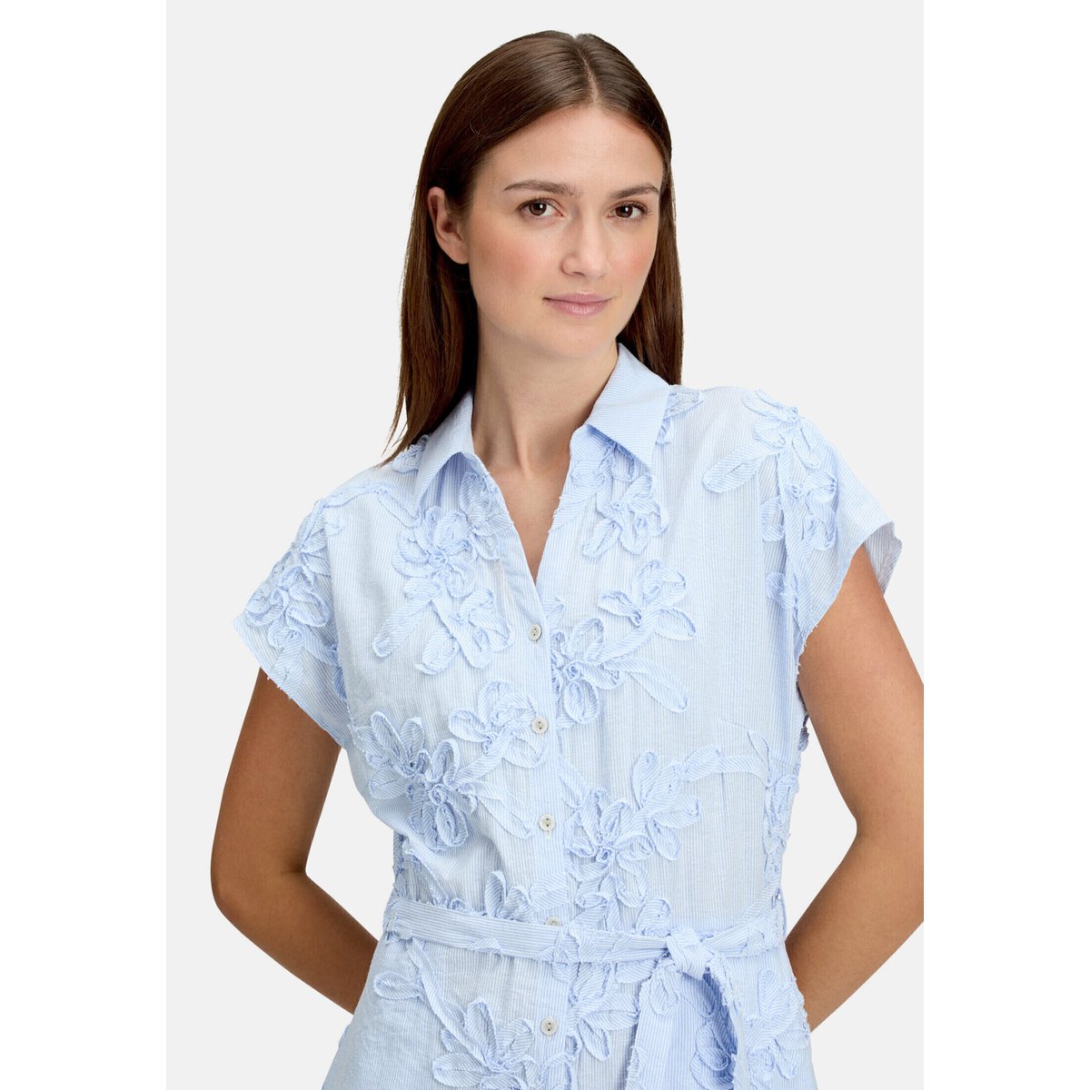 Robe d'été à broderies blanc/bleu, BETTY & CO
