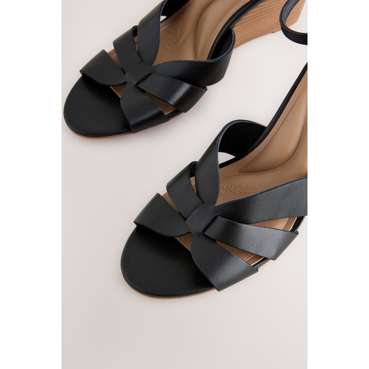Chaussures compensées en cuir à bride noir, NEXT