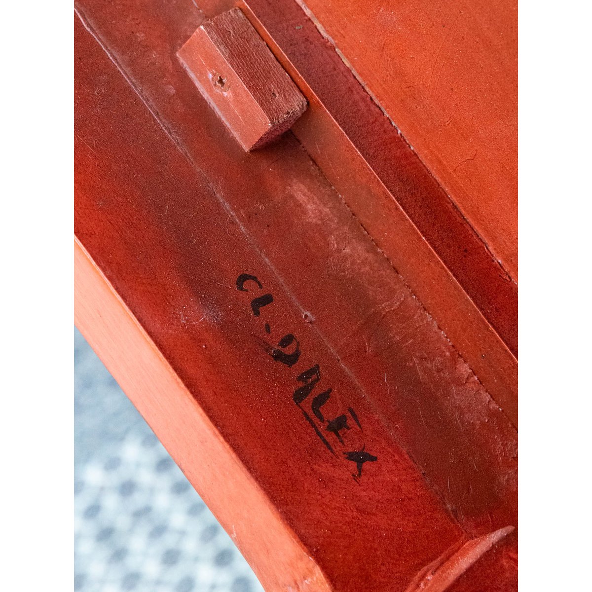 Table basse en bois laqué rouge Donna N°1609 - Bon état rouge, DEBONGOUT