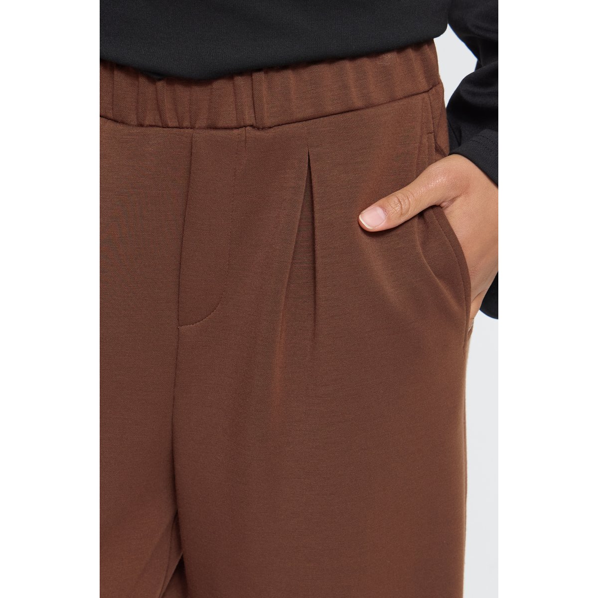 Pantalon coupe droite, jambes larges, taille élastiquée marron chocory coffee, ICHI