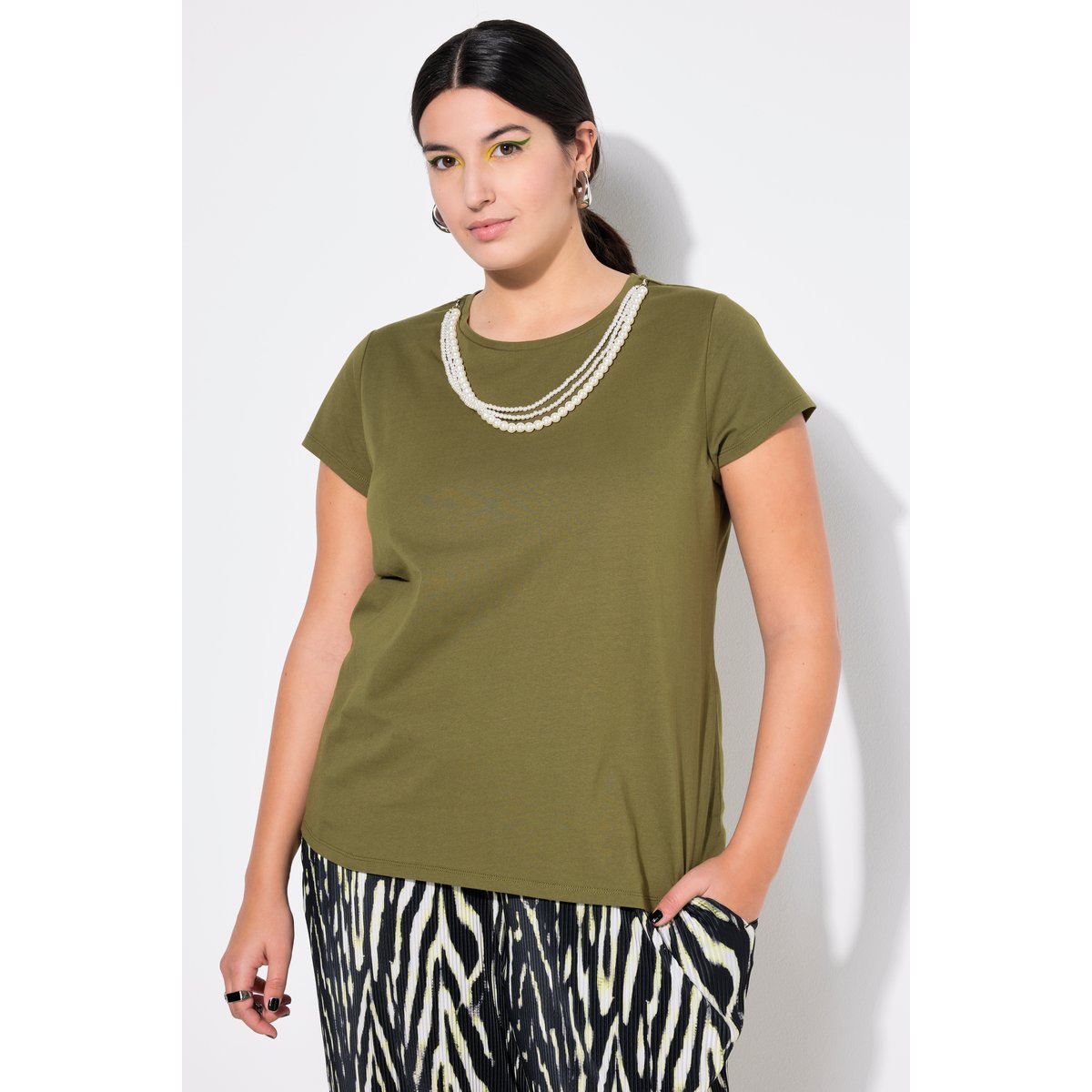 T-shirt coupe Classic, collier amovible vert mousse, STUDIO UNTOLD