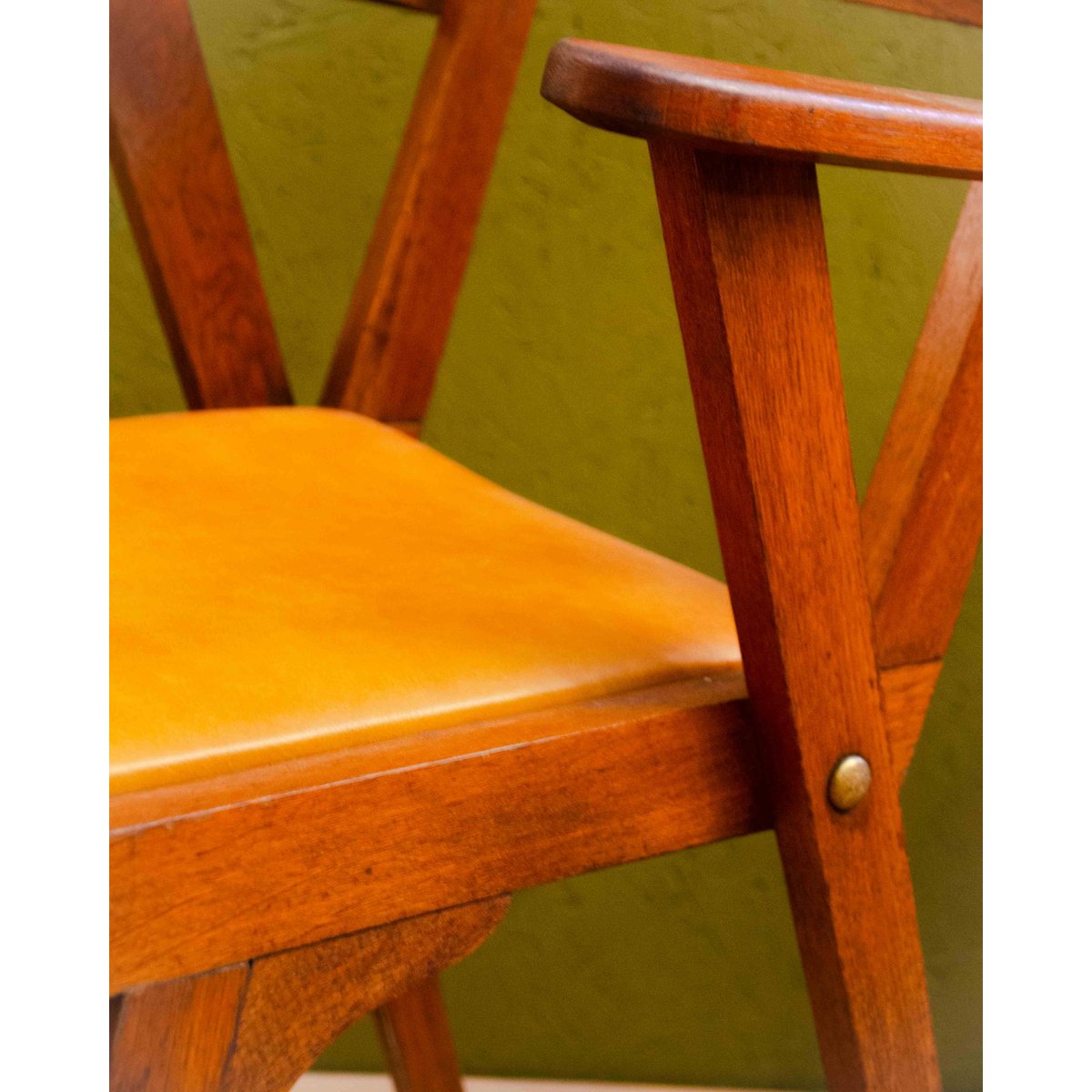 Chaise en bois Claude N°1587 - Bon état marron, DEBONGOUT