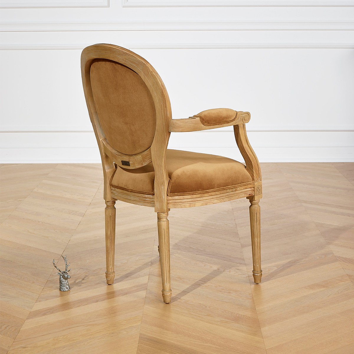 Fauteuil de table style classique en hévéa et tissu velours MEDAILLON camel, ROBIN DES BOIS