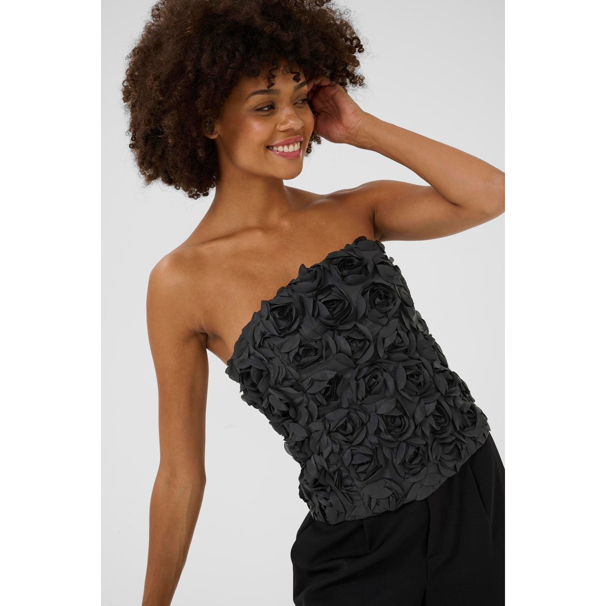 Corsage noir, CULTURE