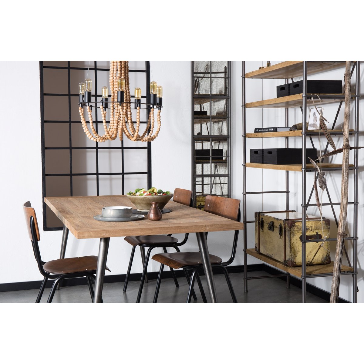 Chaise design empilable en bois, SCUOLA marron, DUTCHBONE