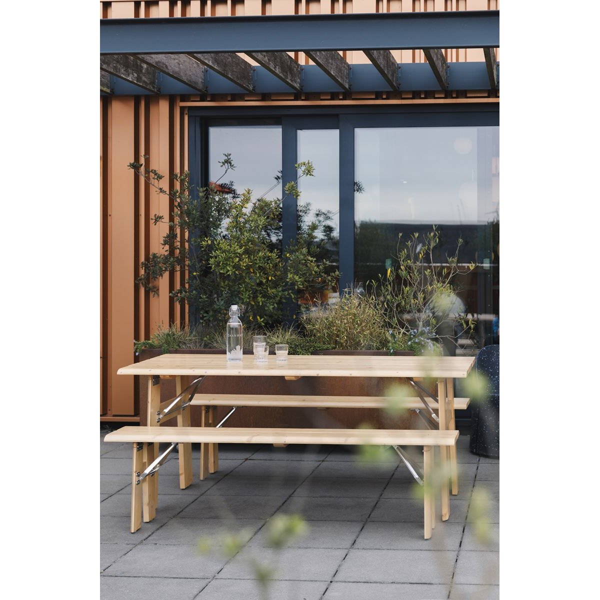 Table de jardin rectangulaire en bois, L.180 , AVENUE bois, ZUIVER