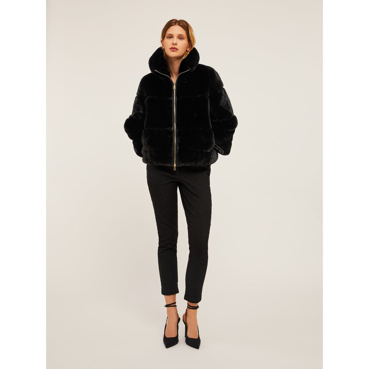 Cape effet peluche avec intérieur rembourré noir, MOTIVI