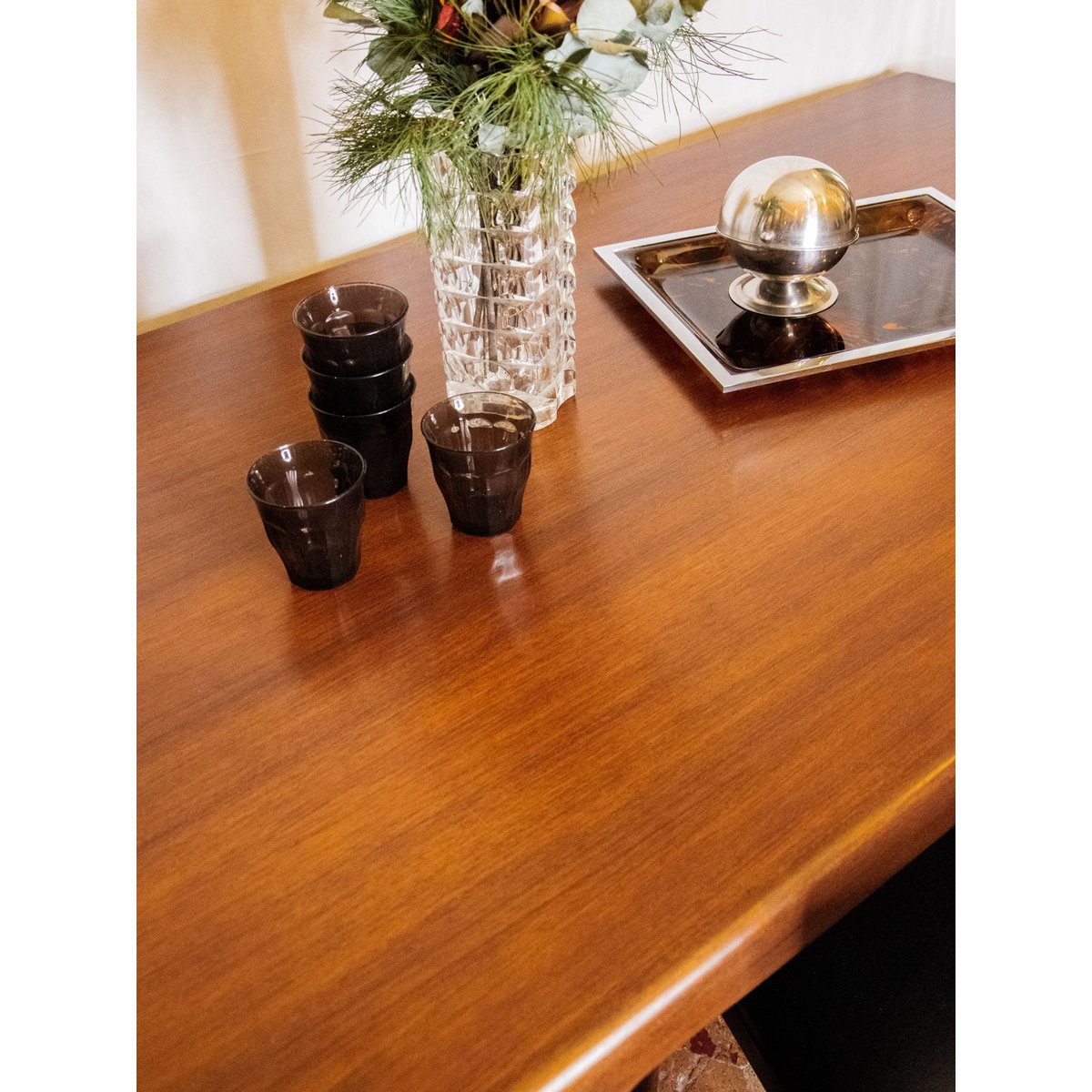 Table à manger en bois de palissandre Karla N°1079 - Bon état bois foncé, DEBONGOUT