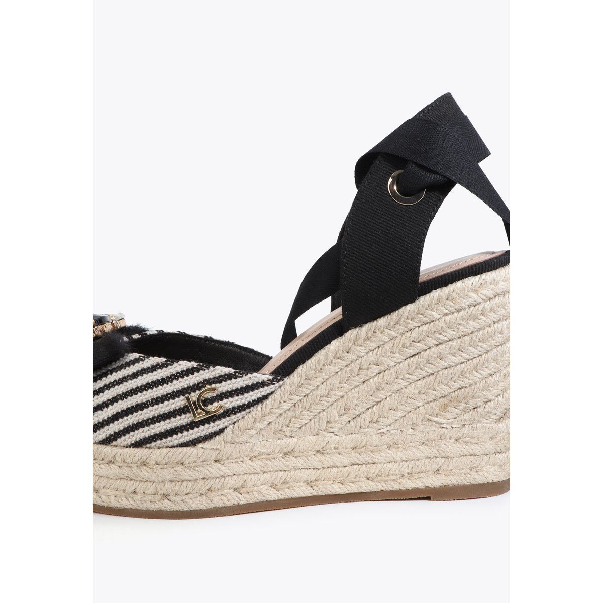 Espadrille compensée à lacets satinés et détail bijou noir, LOLA CASADEMUNT