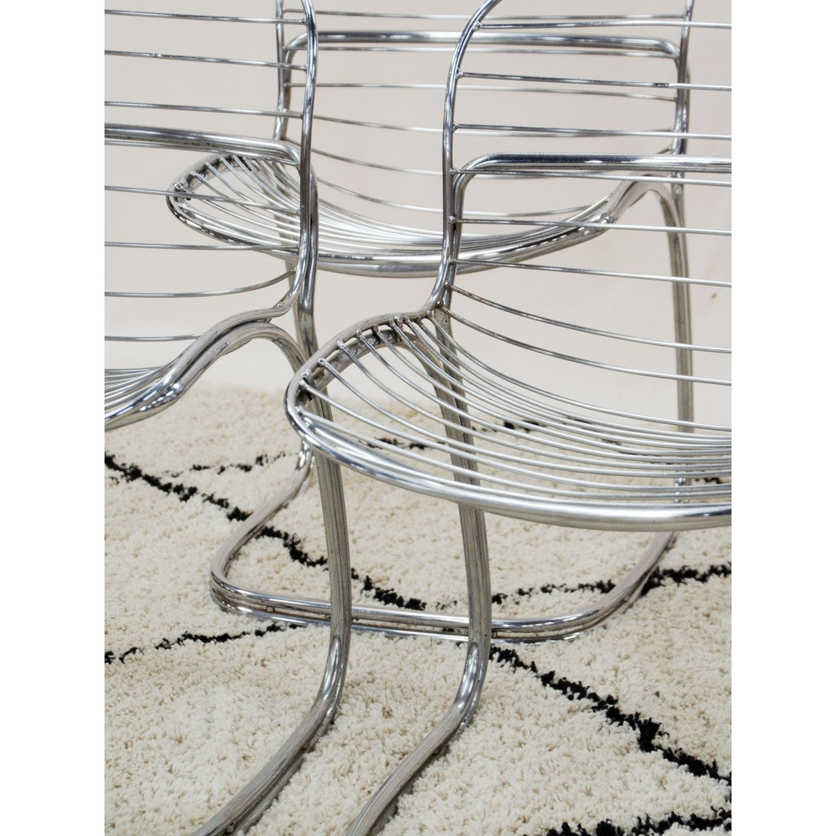 Lot de 4 chaises en métal chromé Alma N°2140 - Bon état métal, DEBONGOUT