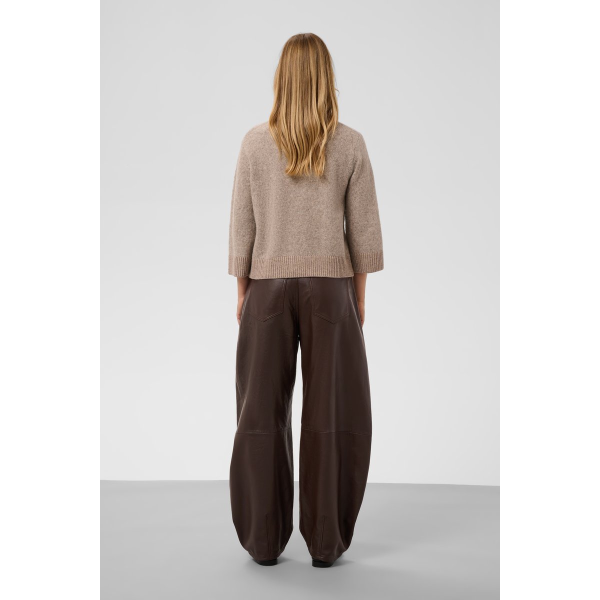 Pantalon en cuir marron ganache, SOAKED IN LUXURY