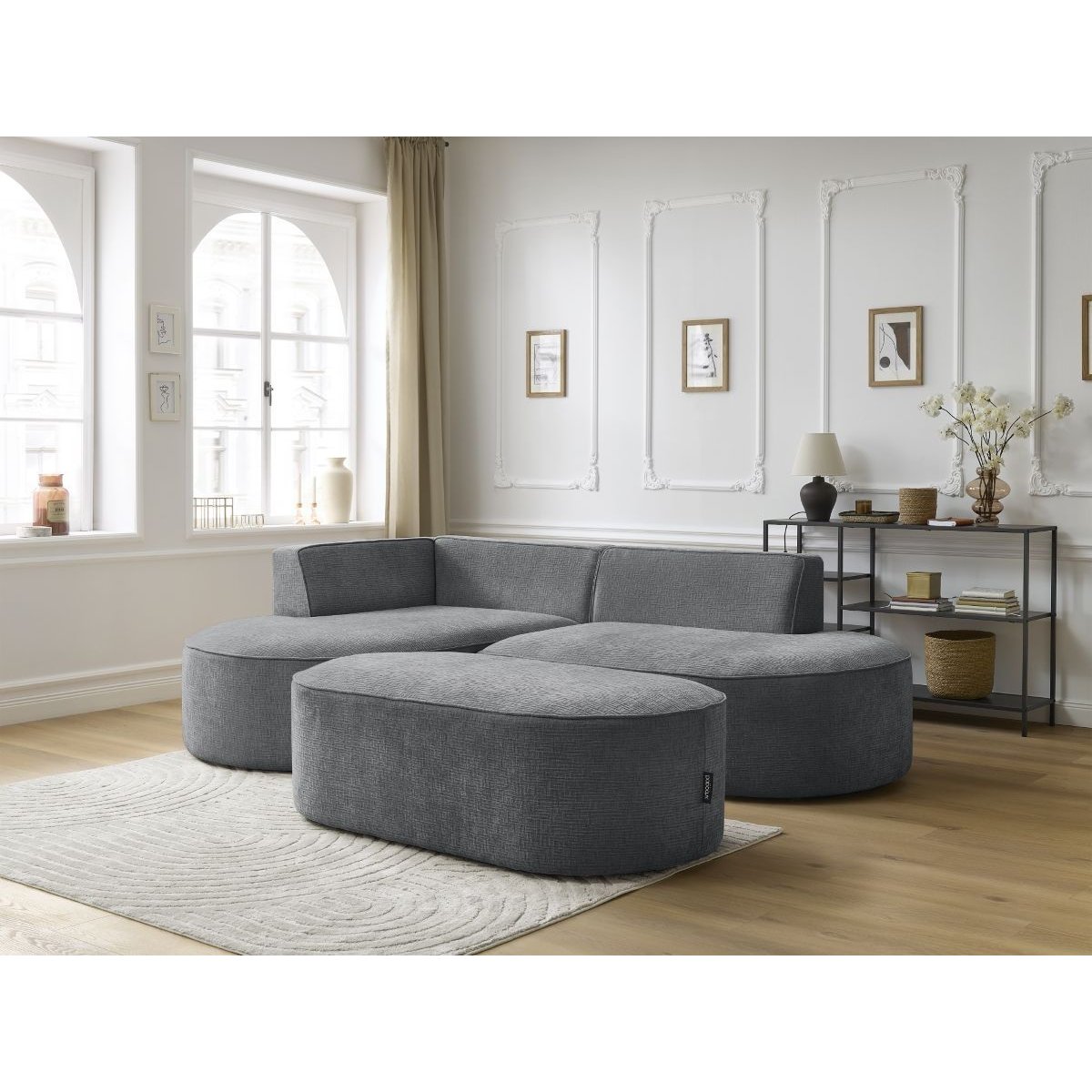 Canapé d'angle fixe 5 places en tissu texturé avec pouf, ROUSSEAU gris foncé, BOBOCHIC