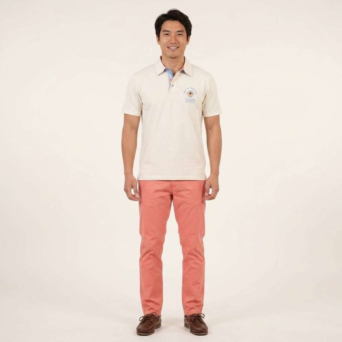 Polo en coton biologique écru uni pourvu d'une coupe droite et d'un col boutonné beige, RUCKFIELD