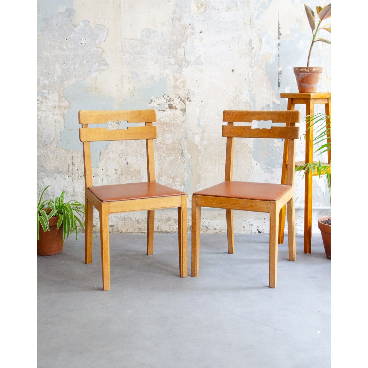 Paire de chaises en cuir camel Alma N°1535 - Bon état camel, DEBONGOUT