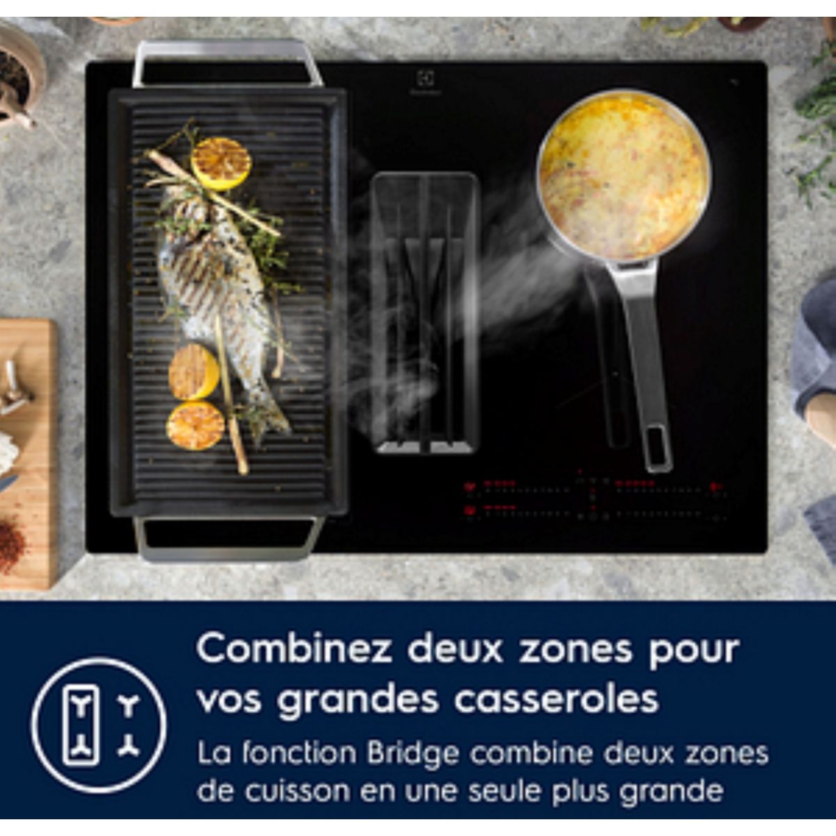 Plaque induction aspirante KCC73443 - Hotte intégrée et Zone Bridge noir, ELECTROLUX