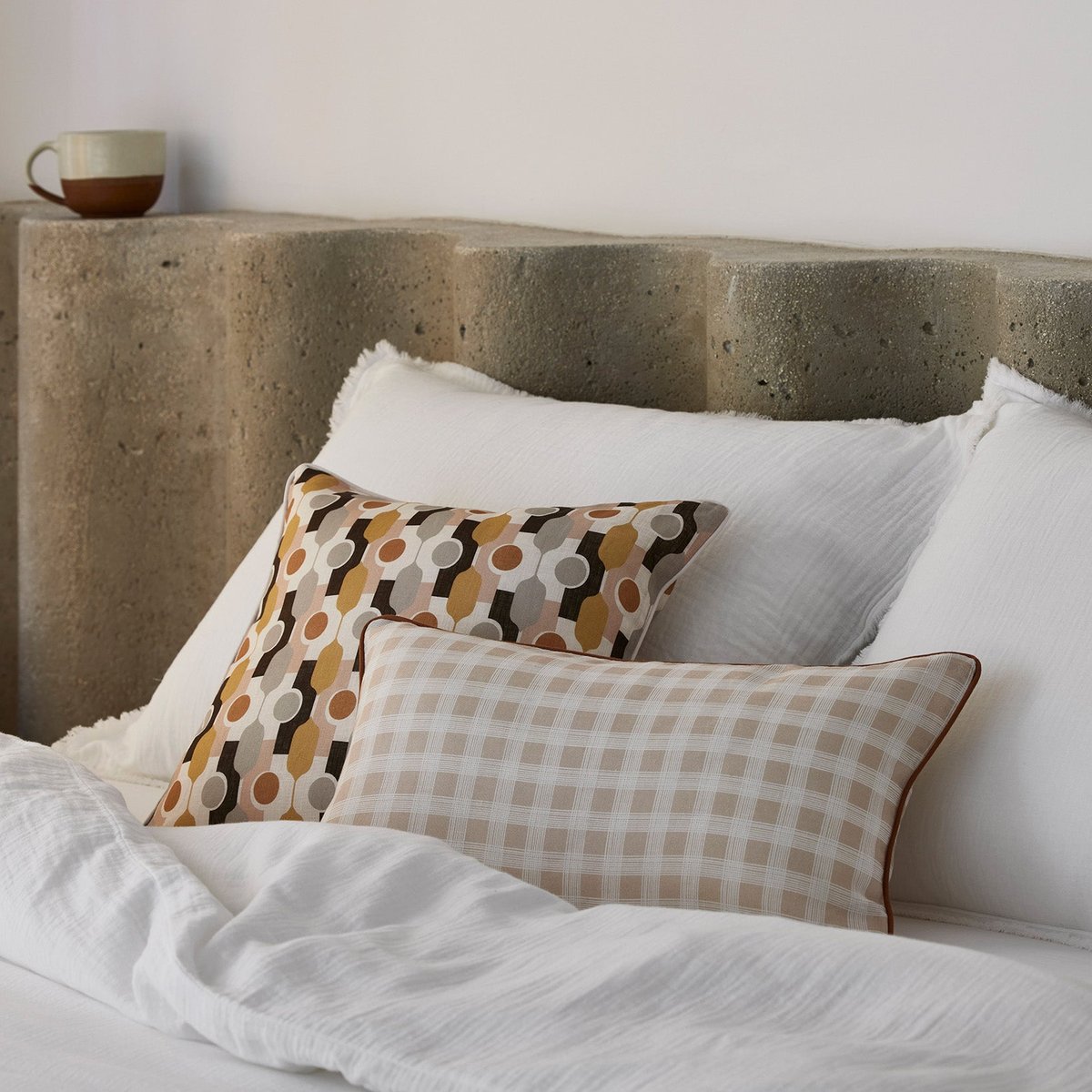 Housse De Coussin en Voile de lin imprimé et finition passepoil VICKY nude, MADURA