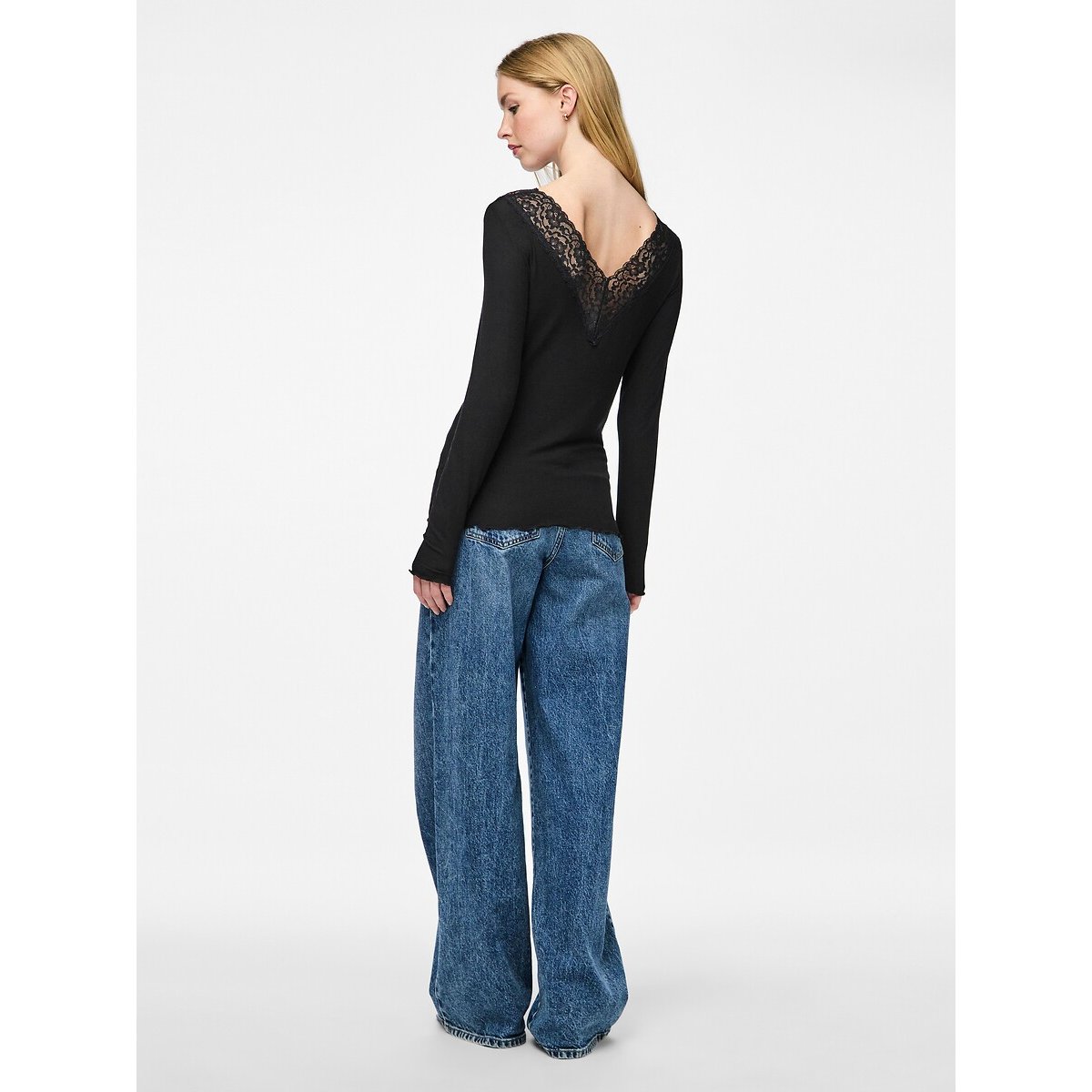 T-shirt col v manches longues noir, PIECES