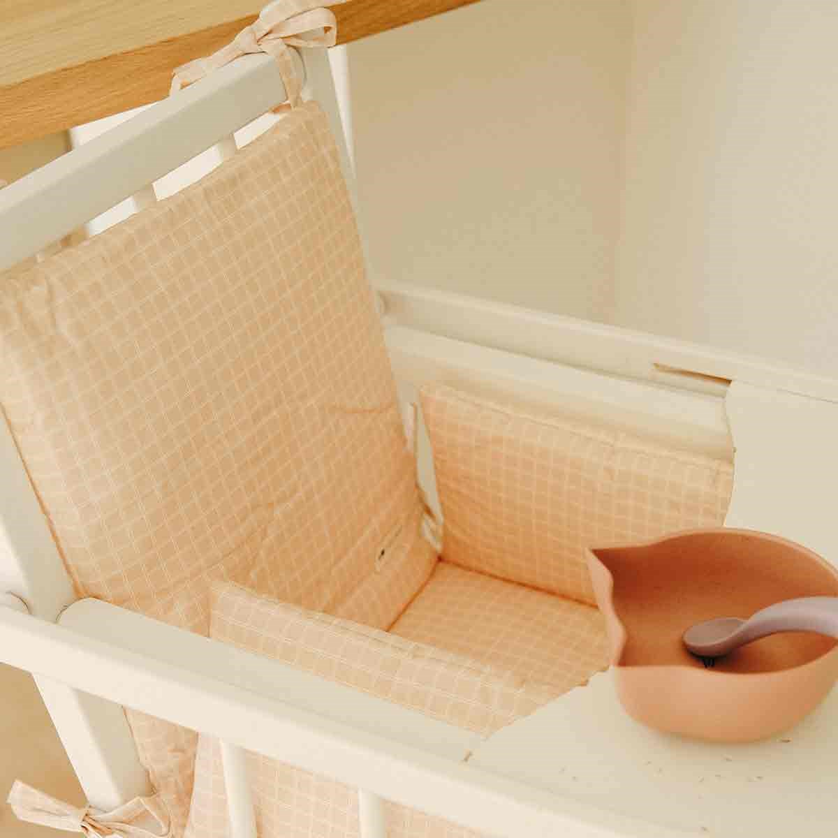 coussin chaise haute en coton enduit CARREAU NUDE rose pâle, COCOEKO